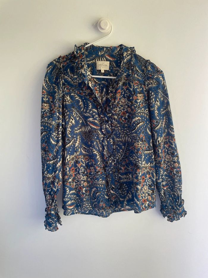 Chemise fleurie bleue à volants Sézane