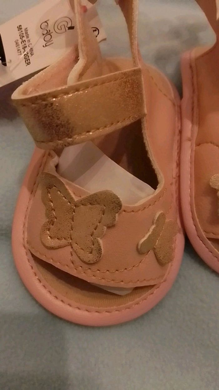 Sandales Gémo 3/6 mois neuf - photo numéro 2