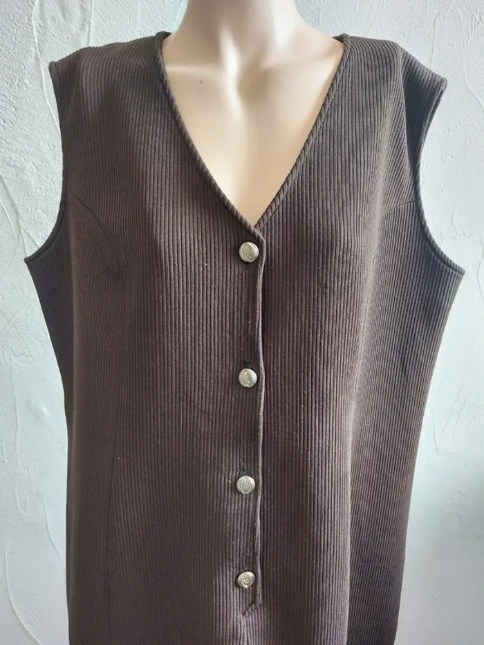 Robe sans manches marron avec boutons Taille 52 - photo numéro 2