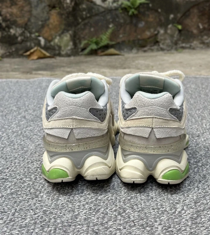 New Balance 9060 Beige 41.5 - photo numéro 5