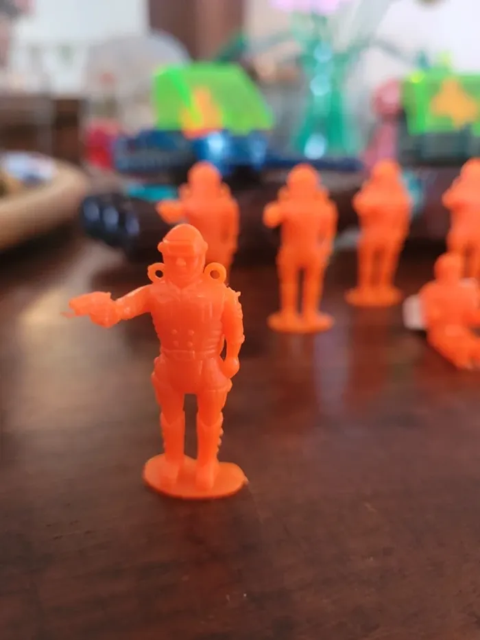 Vends lot de 4 véhicules et 12 personnages multimac vintages - photo numéro 3