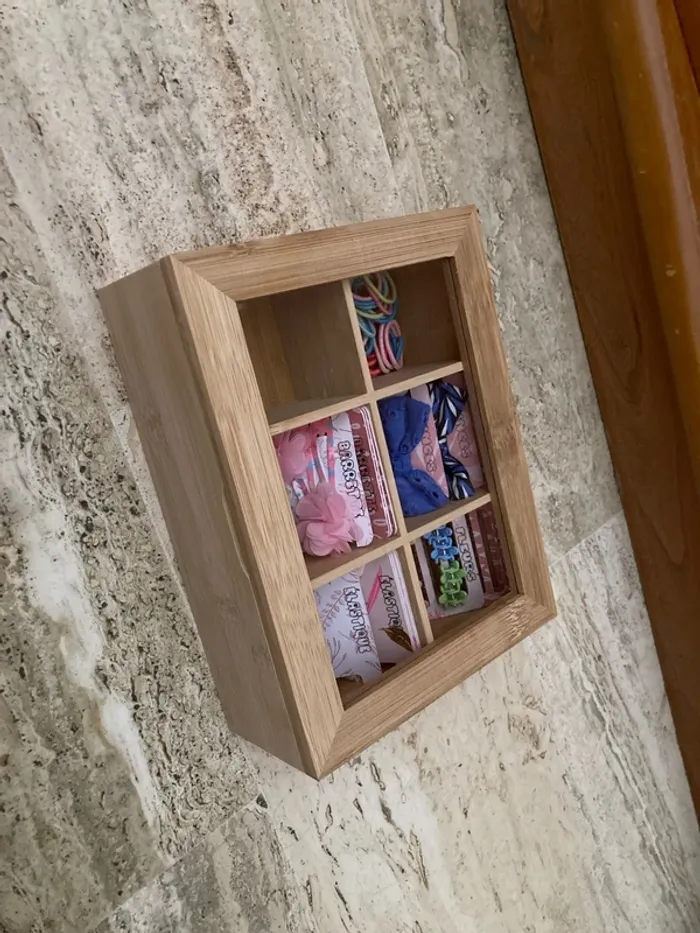 Boîte à accessoires pour cheveux