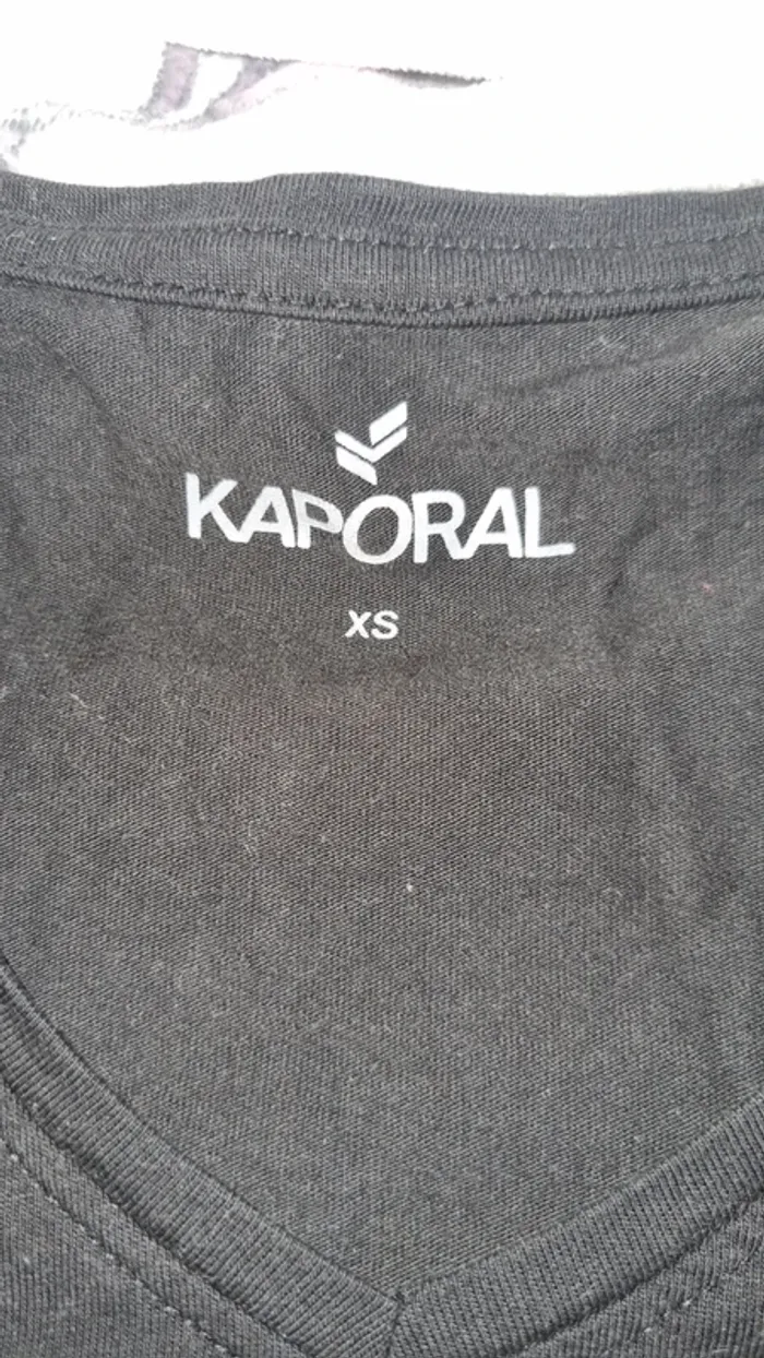 Tee-shirt kaporal xs en bon état - photo numéro 13