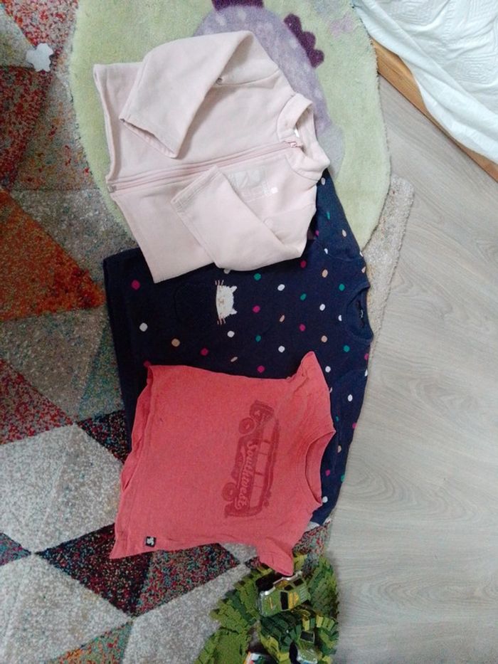 Lot de vêtements fille 2 ans