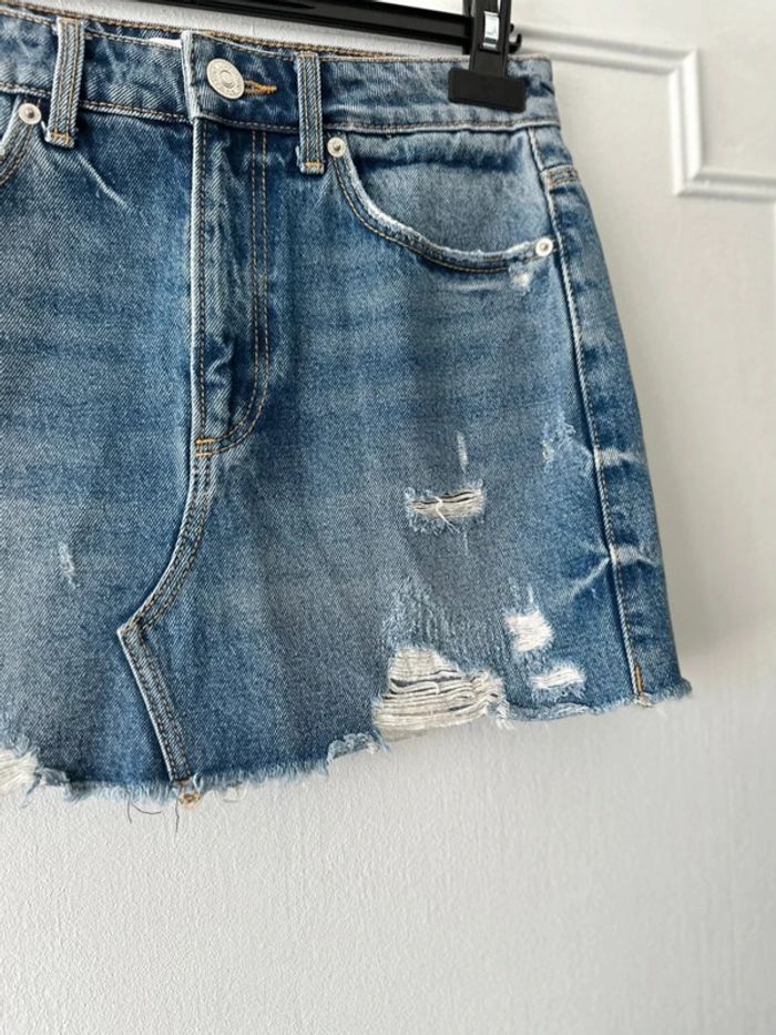 Jupe courte en jean taille haute trouée bleu taille S ZARA - photo numéro 4