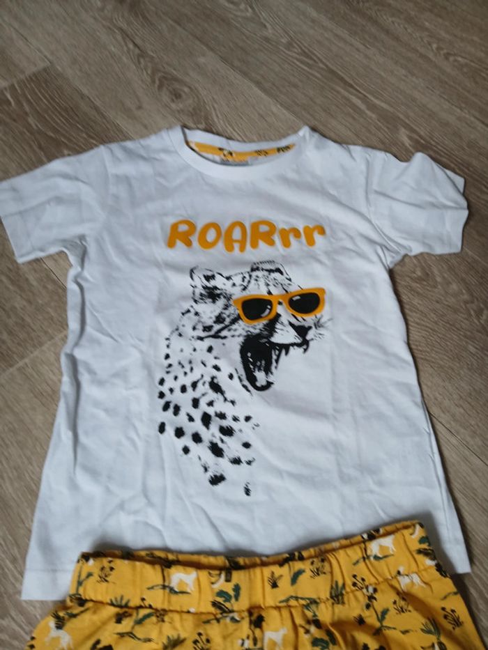 Ensemble neuf tee shirt et short 8 ans garçon - photo numéro 2