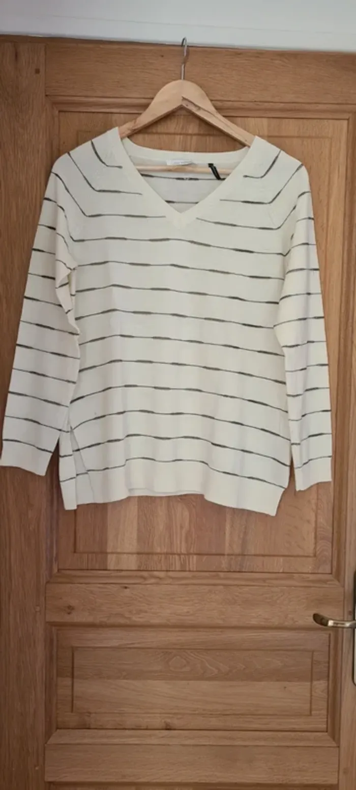 Pull col V beige rayé LPB