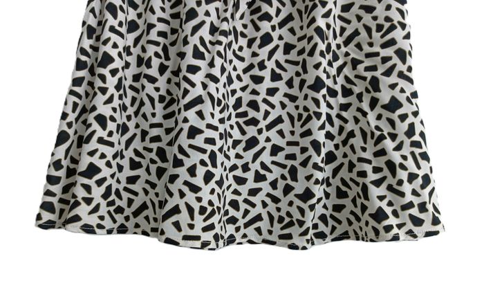 Jupe blanc cassé à motifs noirs. Ceinture à nouer. Kiabi. Taille M / 38 - photo numéro 3