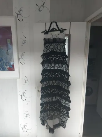 Robe de cocktail noire et blanche