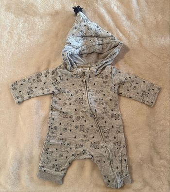 Grenouillère à capuche