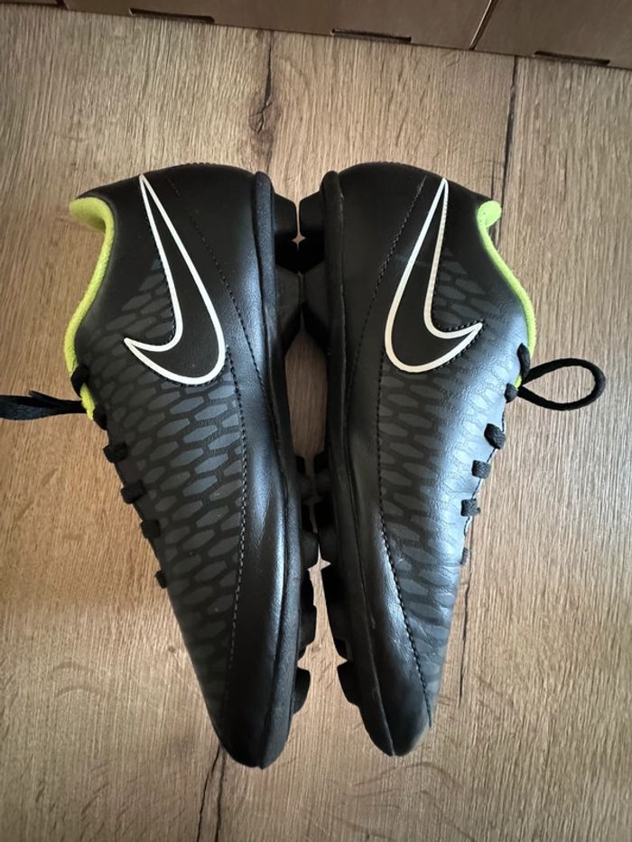 Baskets foot Nike pointure 38 très bon état - photo numéro 18