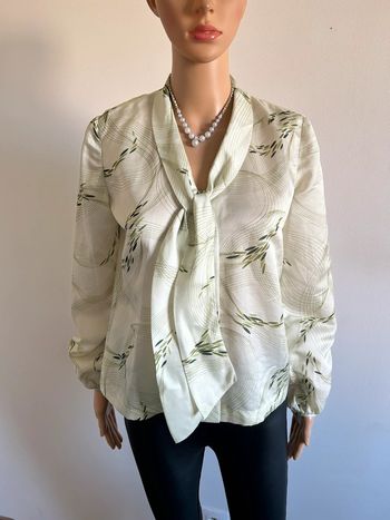 Blouse verte à manches longues taille unique jamais portée