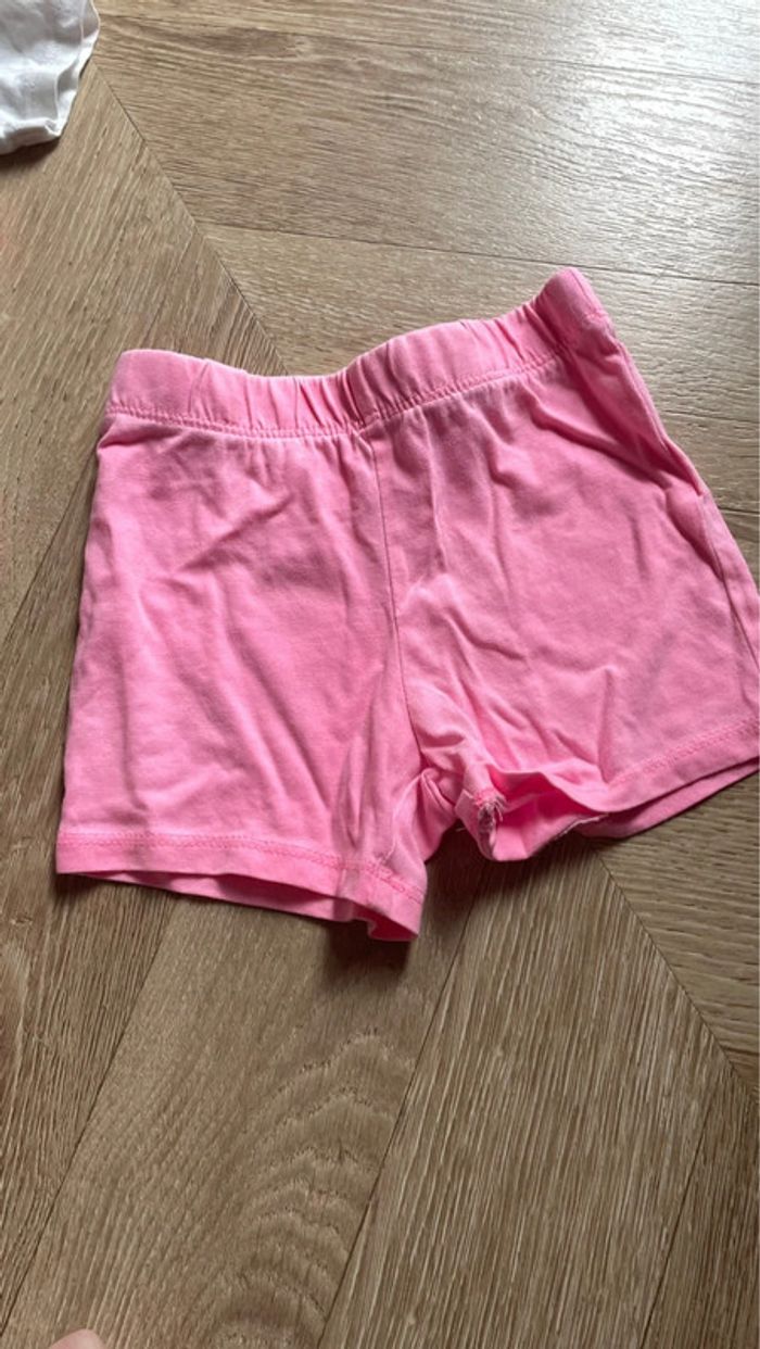 Ensemble T-shirt et short fleurs rose taille 12 mois ensemble - photo numéro 3