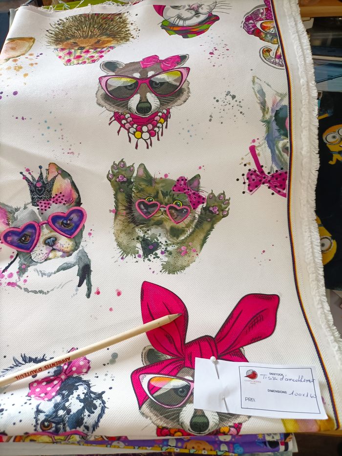 Tissu d'ameublement à motifs d'animaux de dessin animé