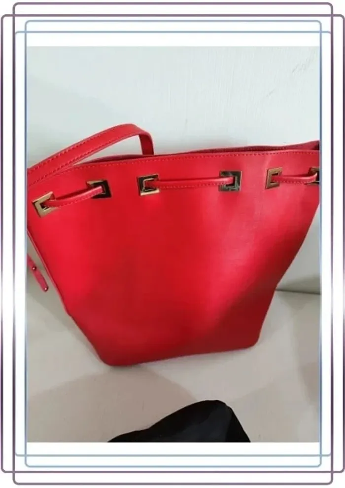 Sac fourre tout à bandoulière rouge, bon état, 25x30cm - photo numéro 4