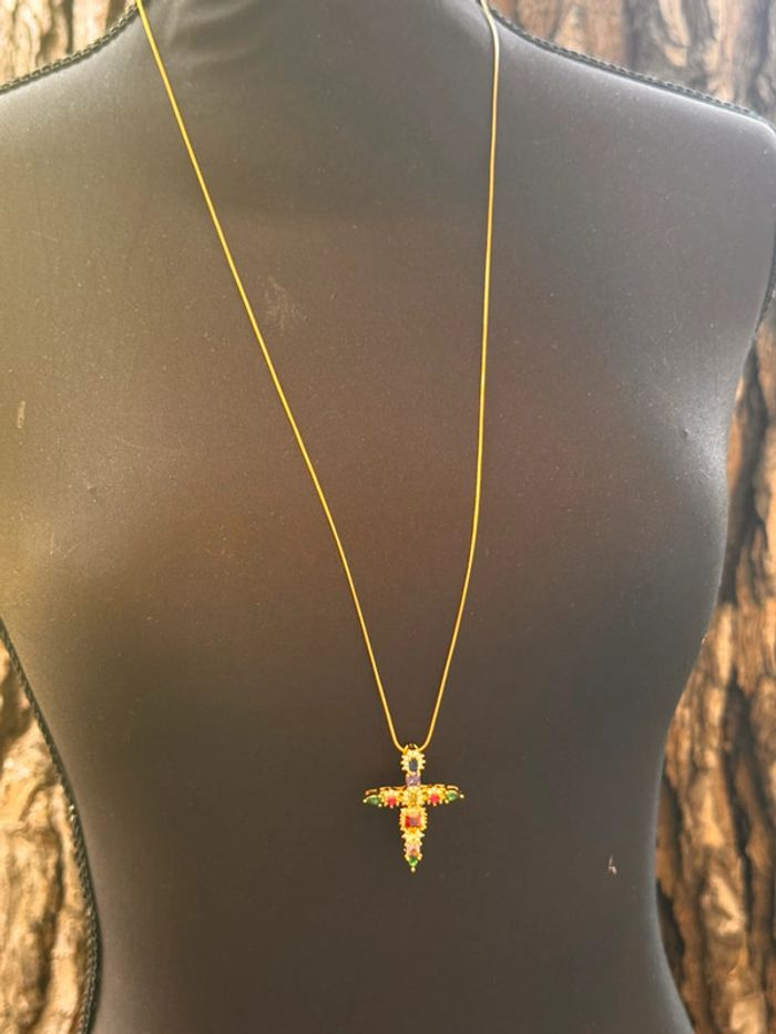 Collier sautoir habaha Paris longue chaîne épaisse acier inoxydable or croix cristaux