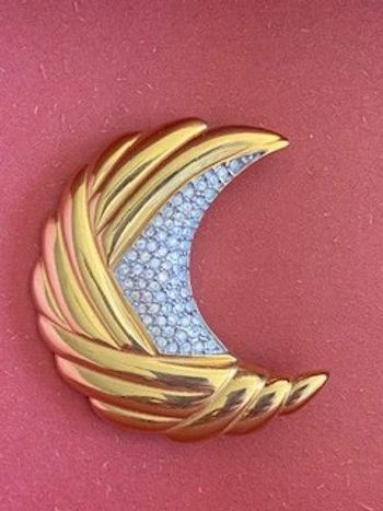 Broche vintage lune en métal doré et strass argenté