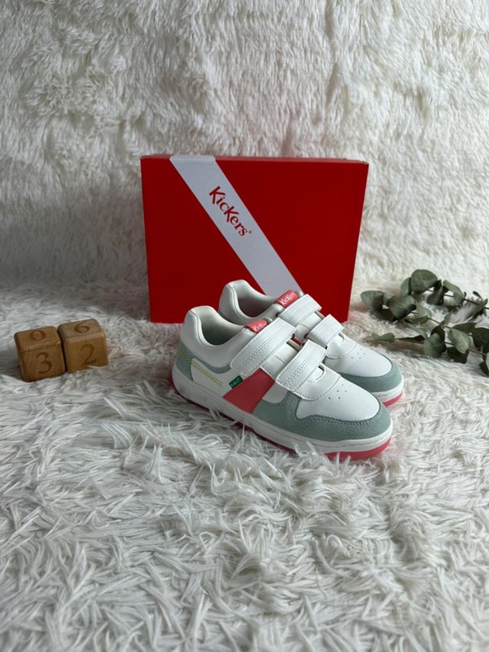 Paire de basket Kickers Kalido blanc rose bleu taille 32