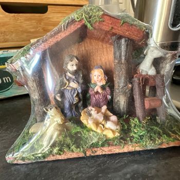Crèche avec 5 santons