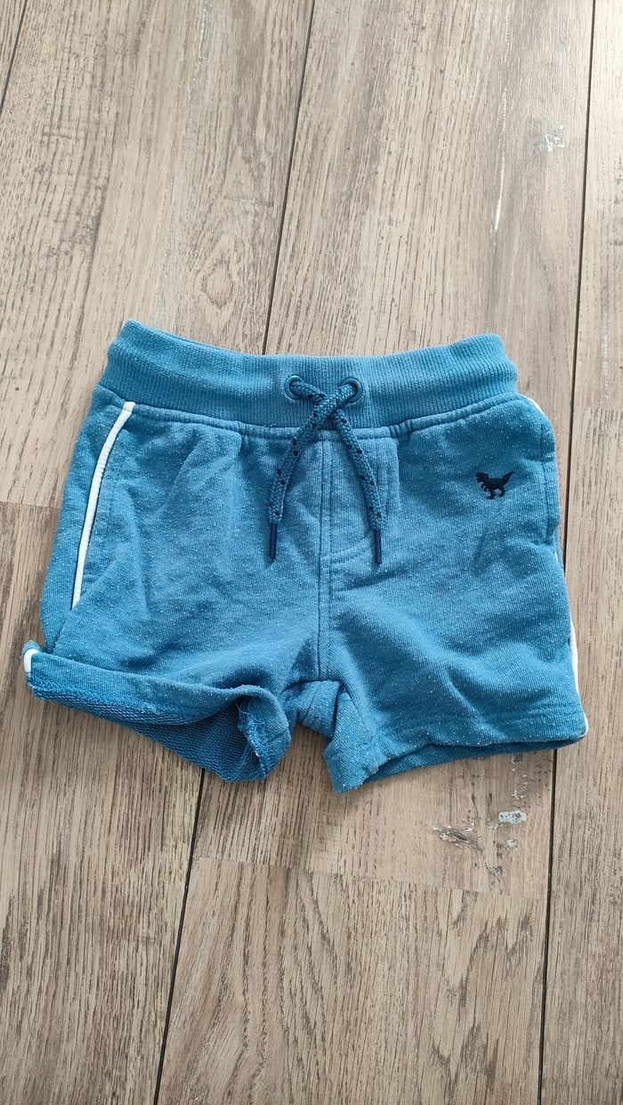 Short i 2 ans.