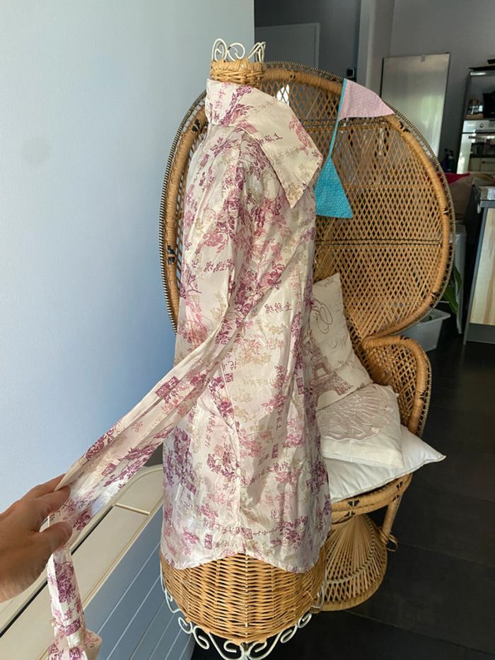 Chemise Mango taille XS/S crème avec motifs chinois fushia fleurs et inscriptions chinoises - photo numéro 9