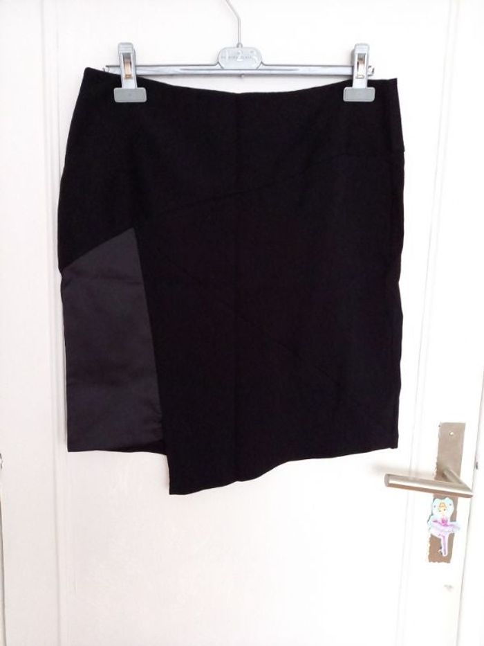 Jupe droite noire Sinéquanone Taille3 (soit 40 / 42)