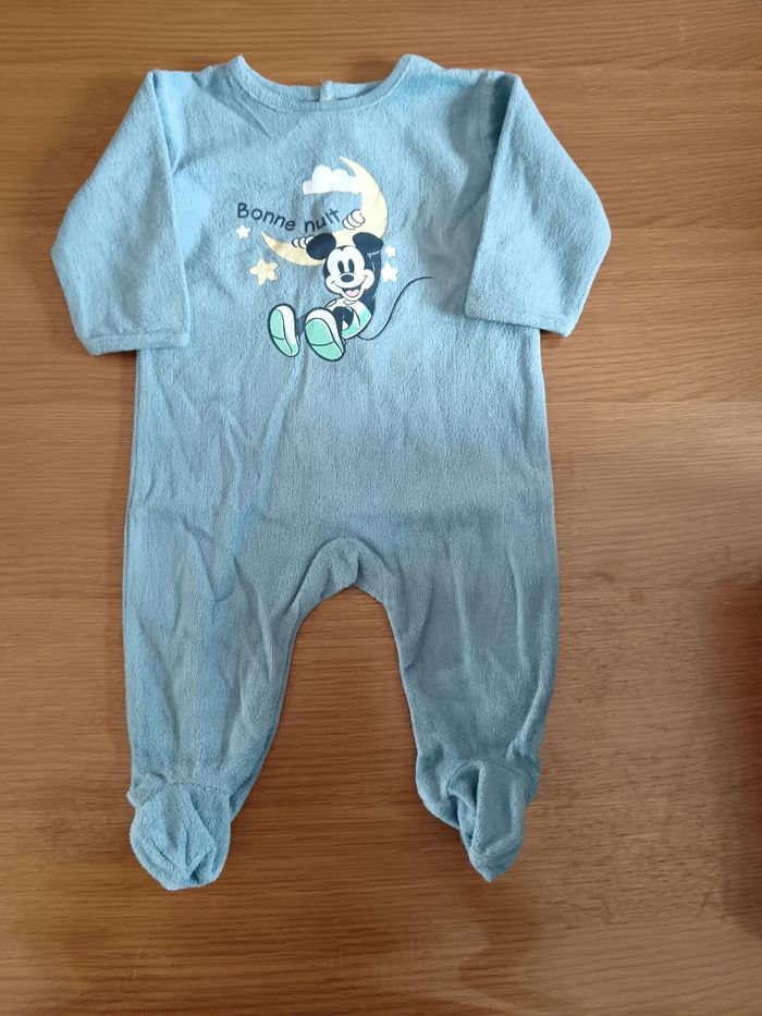 6 pyjamas - photo numéro 5