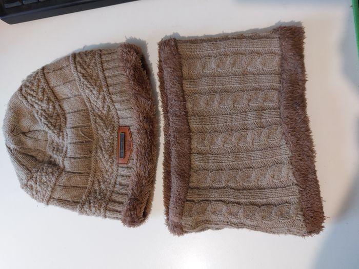 ensemble bonnet et cache cou marron 10 ans