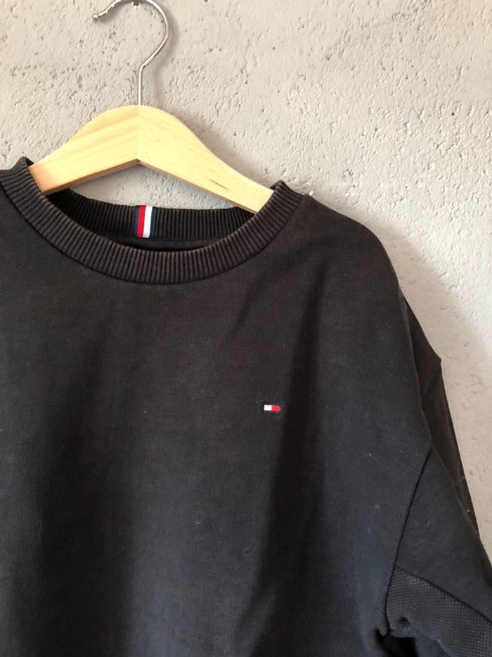 Sweat Tommy Hilfiger 10ans 🚗 - photo numéro 3