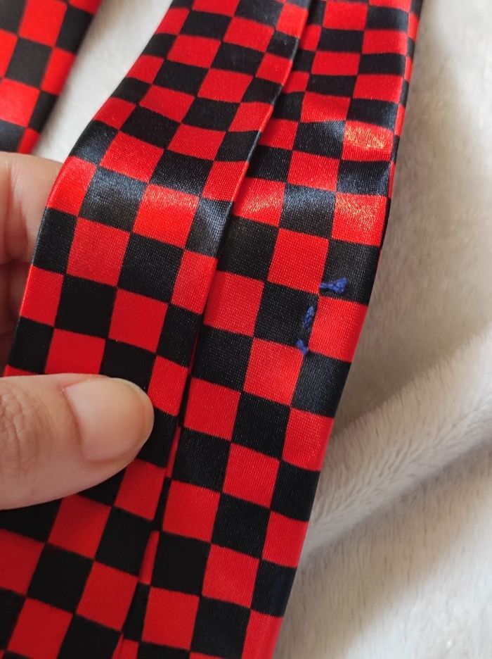 Cravate damier rouge et noire TU - photo numéro 4