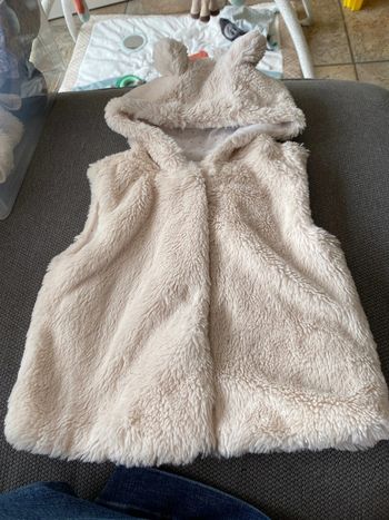 Gilet sans manches avec capuche 9-12mois