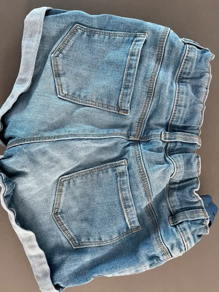 Short kiabi 8 ans en très bon état - photo numéro 2