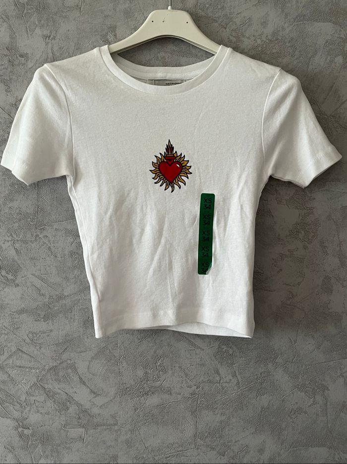 Tee shirt court