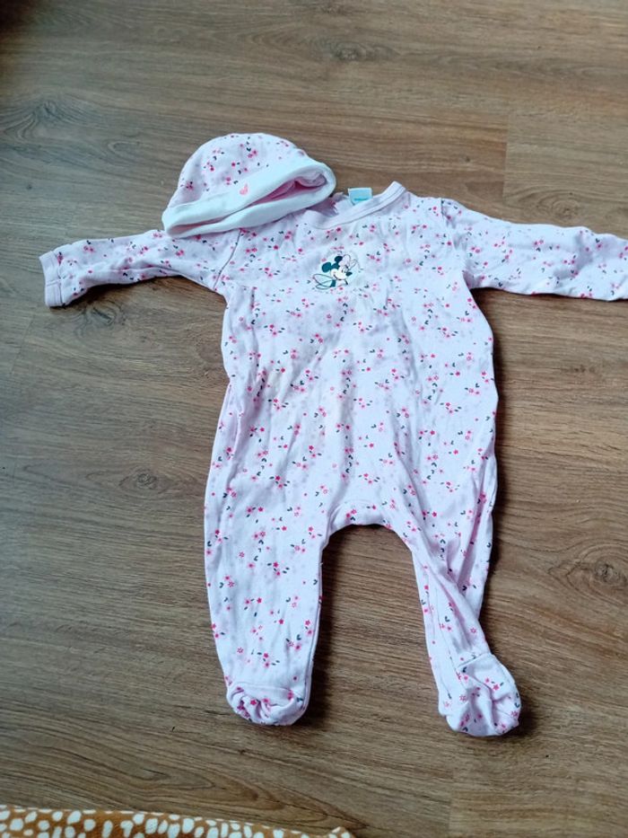 DON -> pyjama 3/6 mois minnie