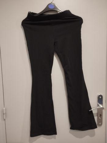 Pantalon évasé noir en très bon état marque C&A taille 12 ans
