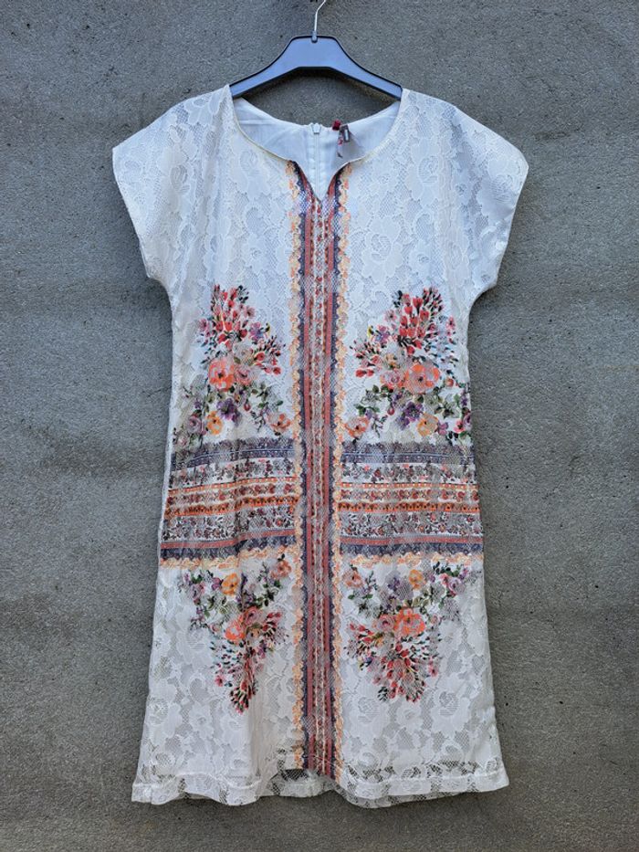 Robe fleurie dentellée