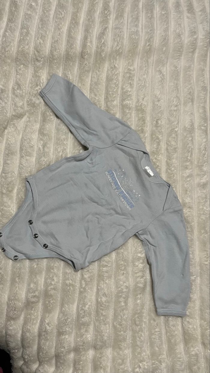 Lot de body 6mois - photo numéro 2