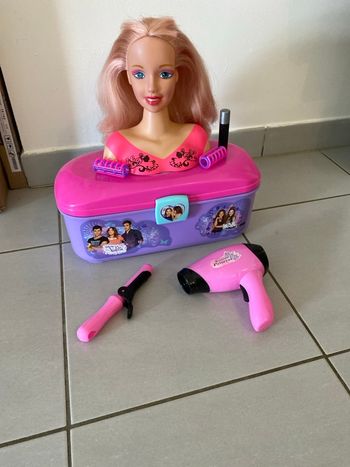 Tête à coiffer barbie  avec sa boite de rangement 