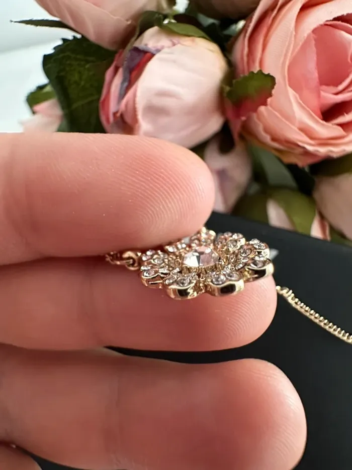 🌸 Collier fleur DKNY doré – Authentique & raffiné 🌸 - photo numéro 7