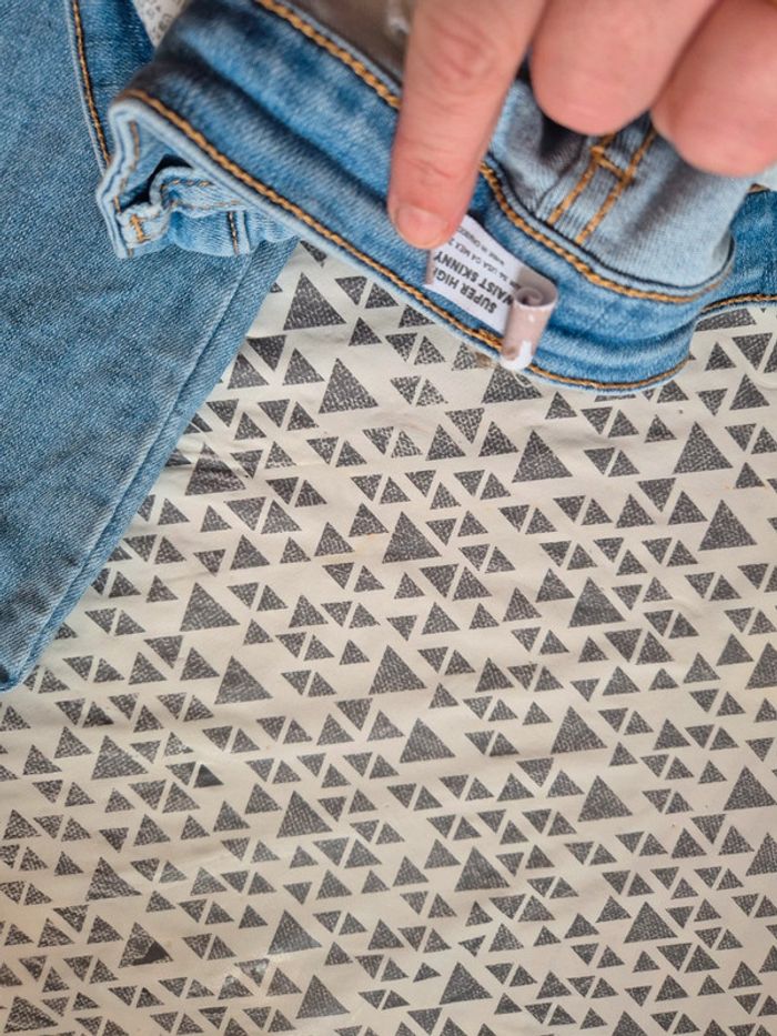 Jeans à trous - photo numéro 4