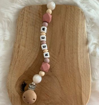 Attache-tétine en silicone personnalisée