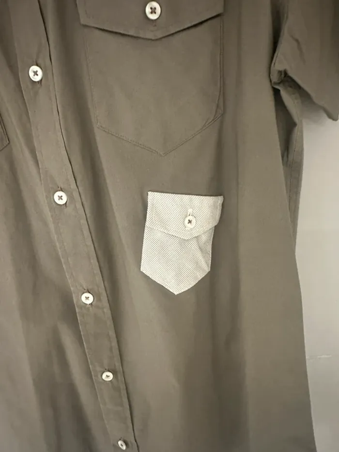 Chemise Bugatti – Manches courtes – Kaki avec poches - photo numéro 2