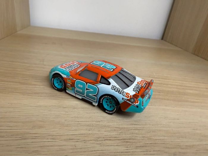 Voiture cars Murray clutchburn Disney pixar - photo numéro 3
