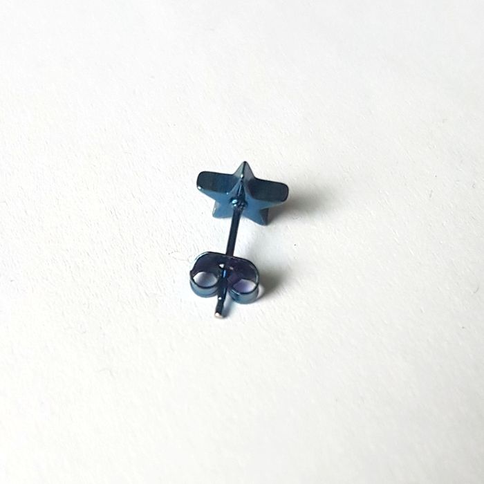 Piercing clou, étoile bleu vernis - photo numéro 4