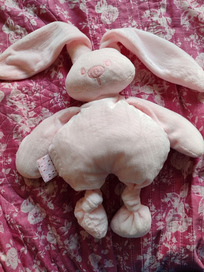 Grand lapin rose nattou