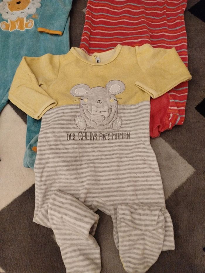 Lot de pyjamas - photo numéro 2