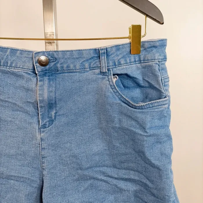 Short en jean bleu clair délavé taille haute Inextenso taille 42 A856 - photo numéro 2