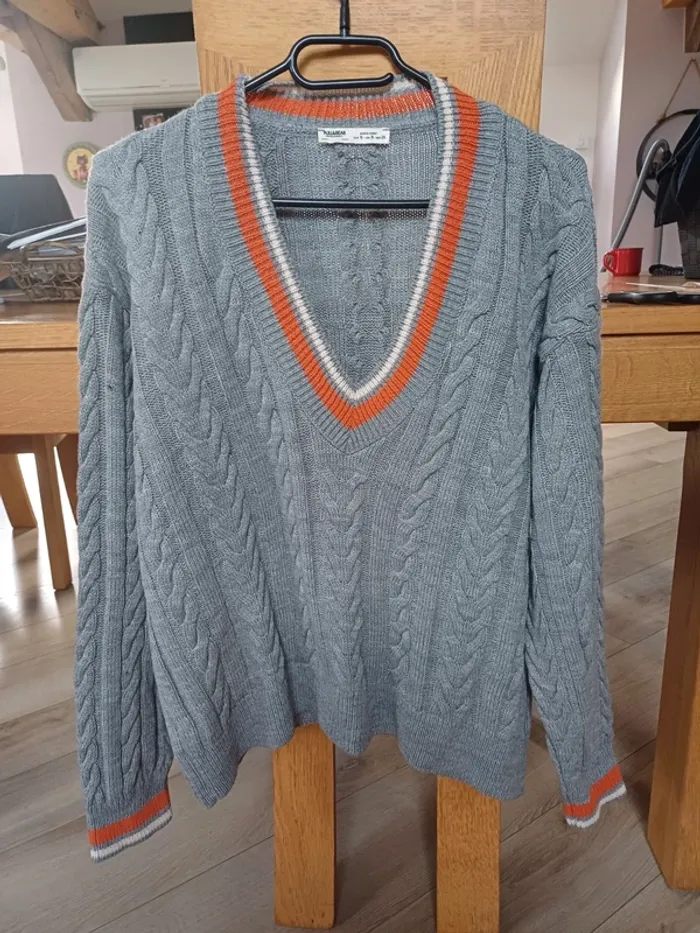 Pull col V . Pull&bear - photo numéro 2