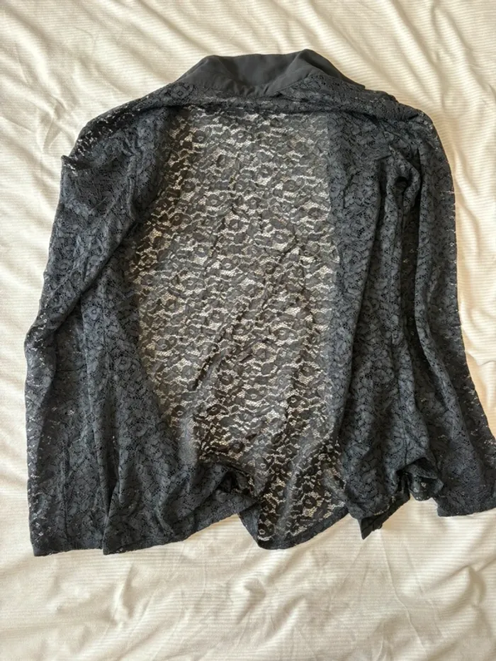 Chemise en dentelle noire Mim – taille M 🖤 - photo numéro 4