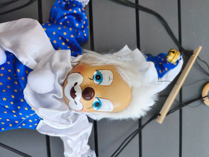 Clown sur balançoire - photo numéro 6